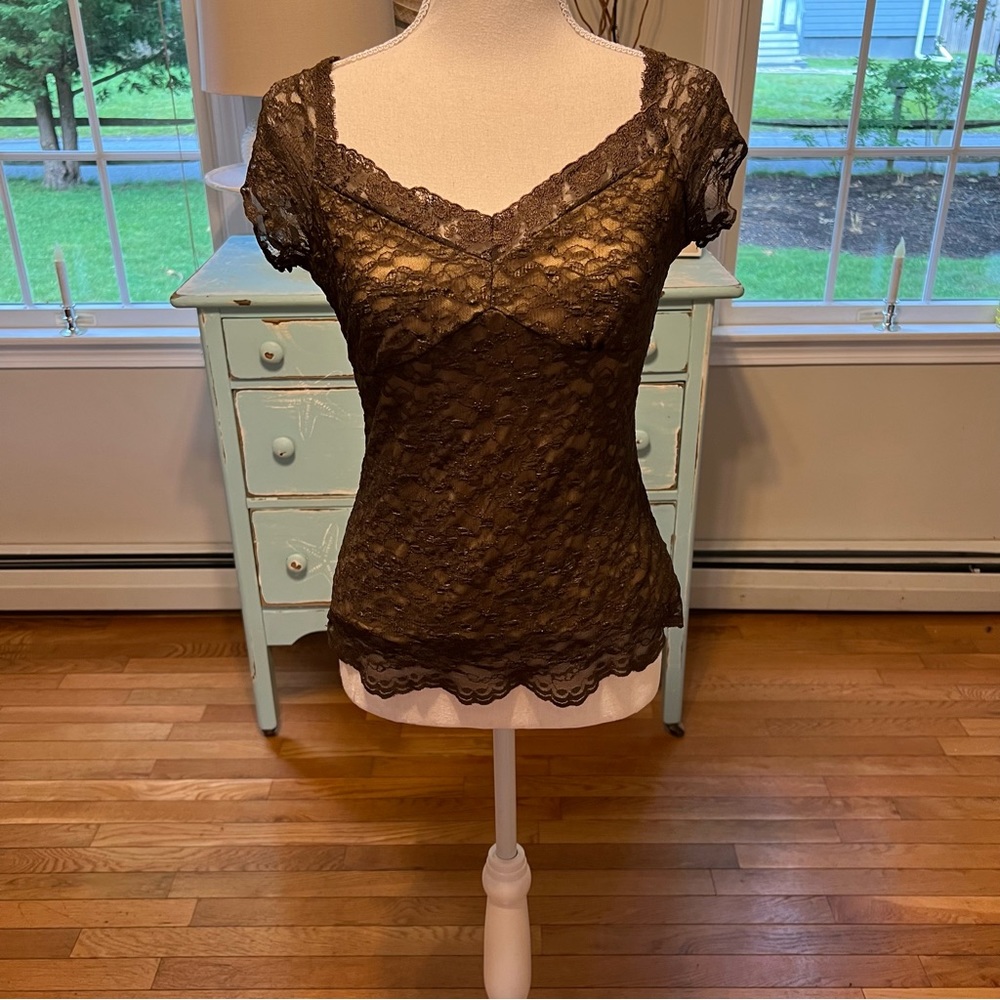 Tapemeasure brown lace top. Short sleeve with tan lining. Medium B2